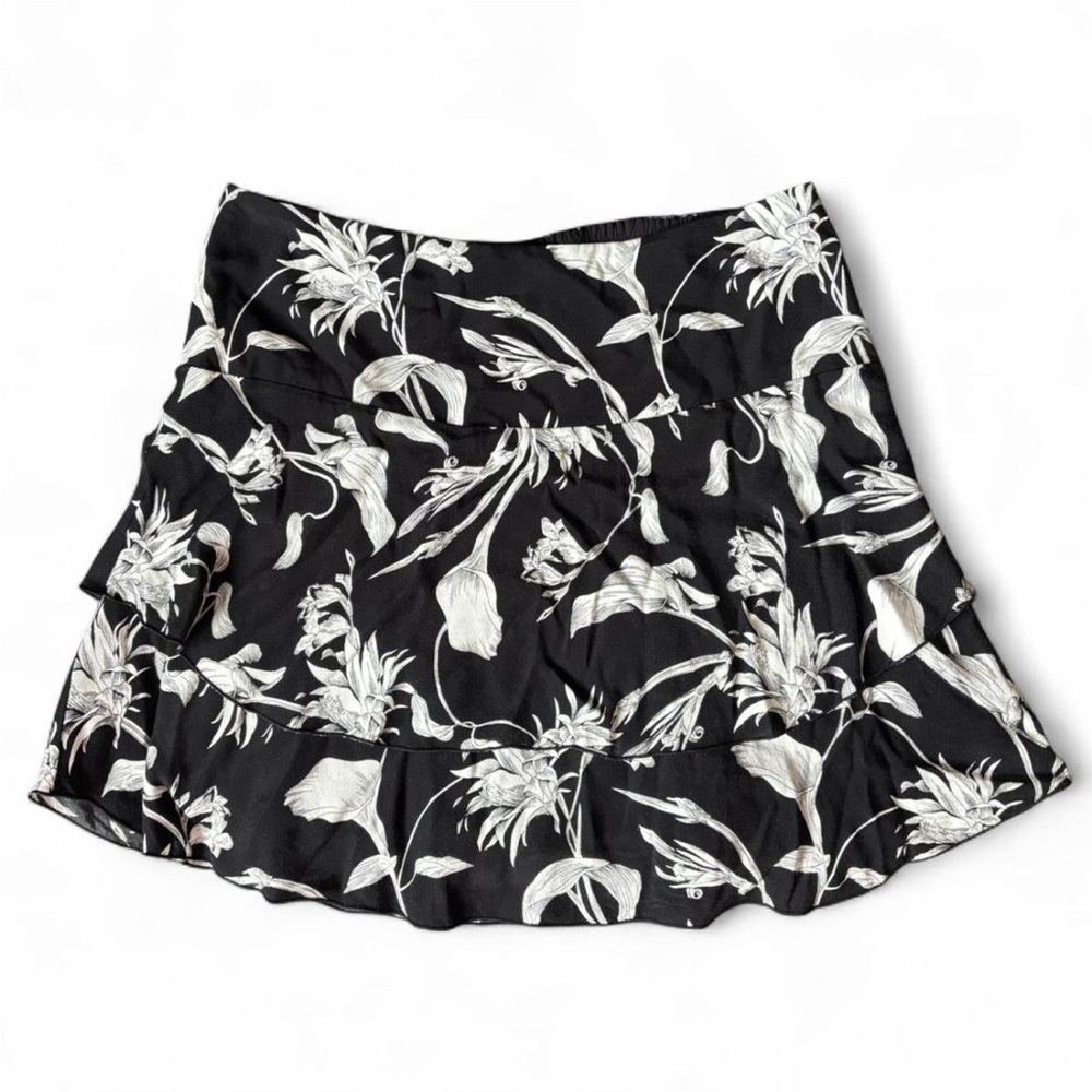 White House Black Market Black & white floral print mini skirt with ruffles